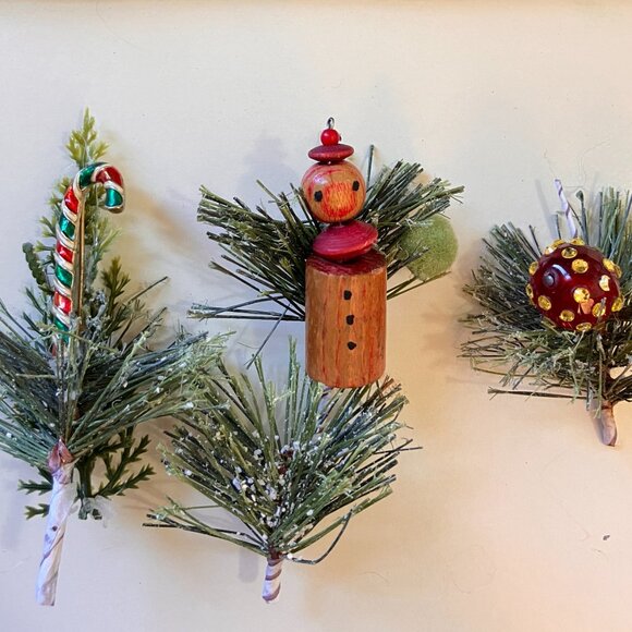 Vintage Christmas Tabletop Decor featuring Anchor Hocking Milk Glass Bowls x 3 - Picture 6 of 10